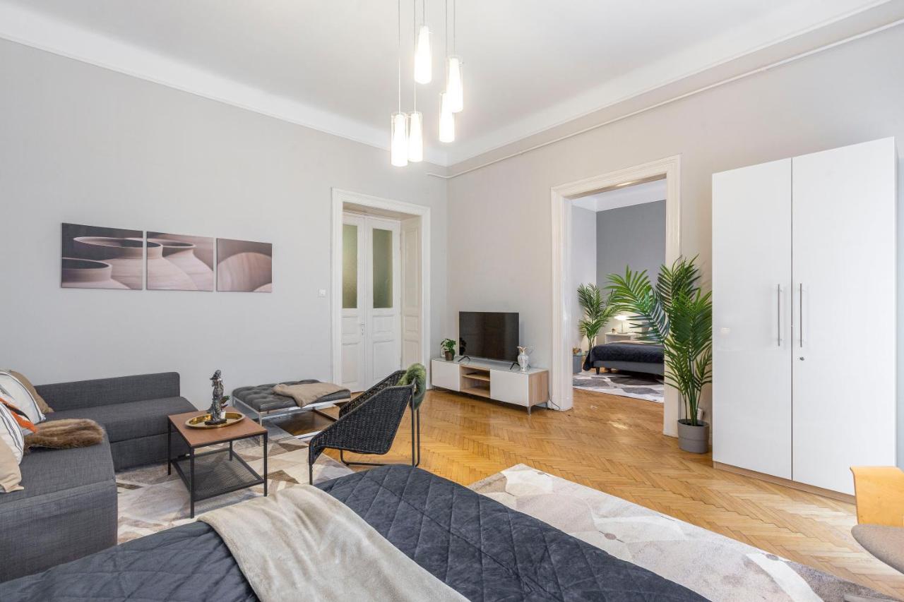 Spacious & Cozy Downtown Apartment With Balcony بودابست المظهر الخارجي الصورة
